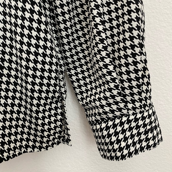 Karen Scott • Houndstooth Black & White Pattern Button Down Longsleeve Blouse - Picture 7 of 13